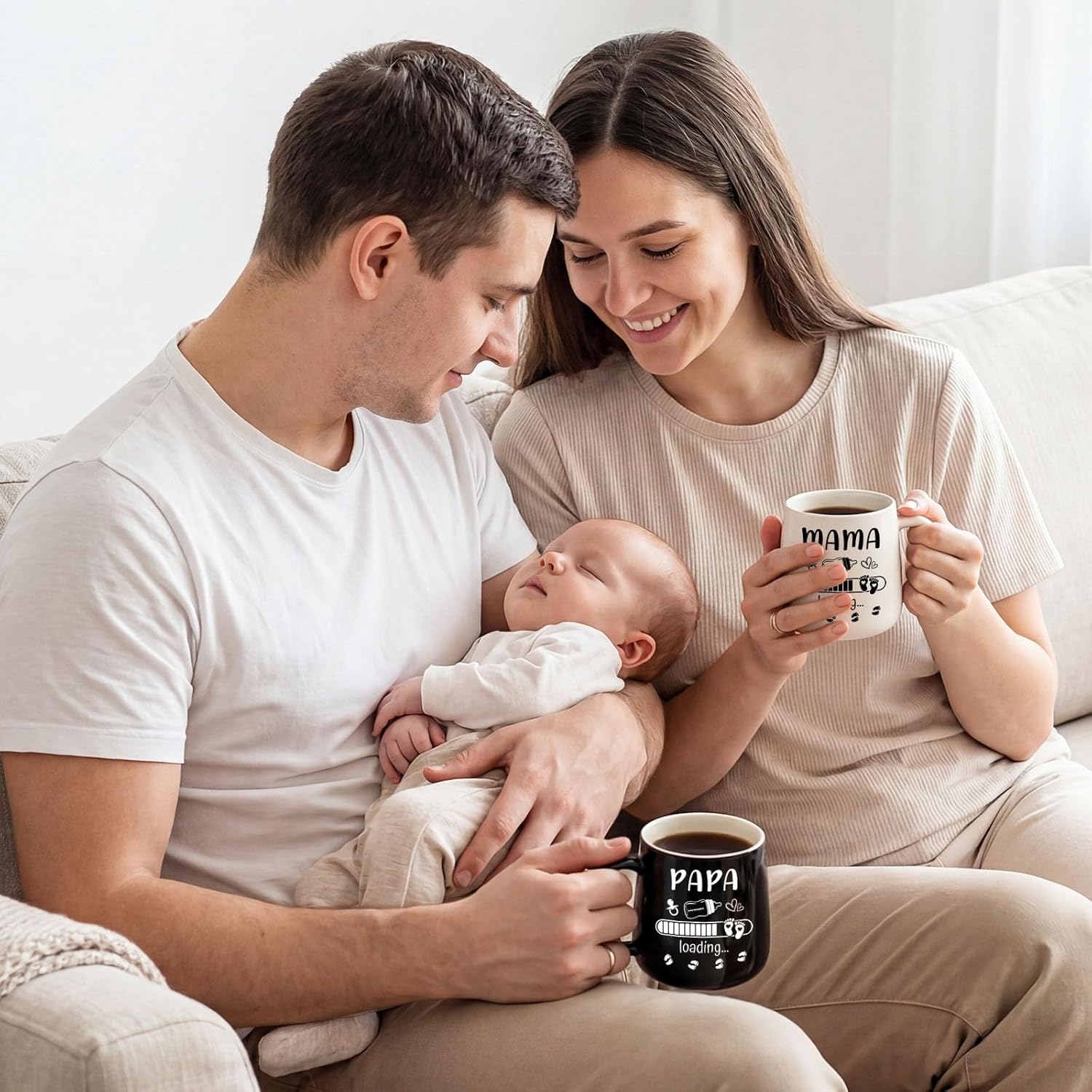 TUZELIYA Mama & Dad Coffee Mug Set - Gift to Be Parents, 350 ml Black and White Cups for Pregnancy, Baby Shower, Valentine's Day & Anniversary – Bild 5