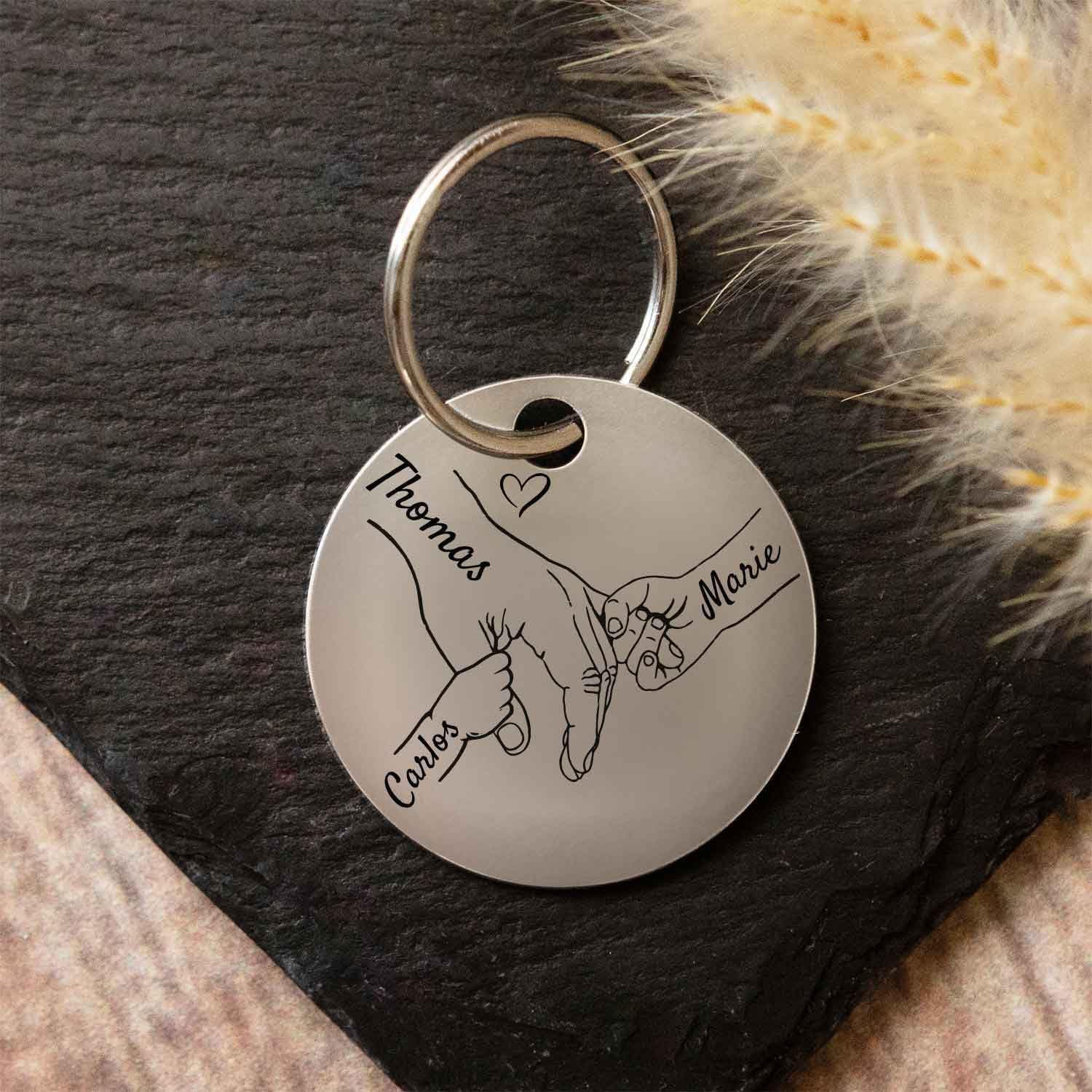 GRAVURZEILE - Keyring with Engraving - Children's Hands Hold Dad - Versatile Personalised with Names & Symbols - Gift for Dad for Father's Day & Birthday - Stainless Steel Keepsake - Diameter 3 cm – Bild 2