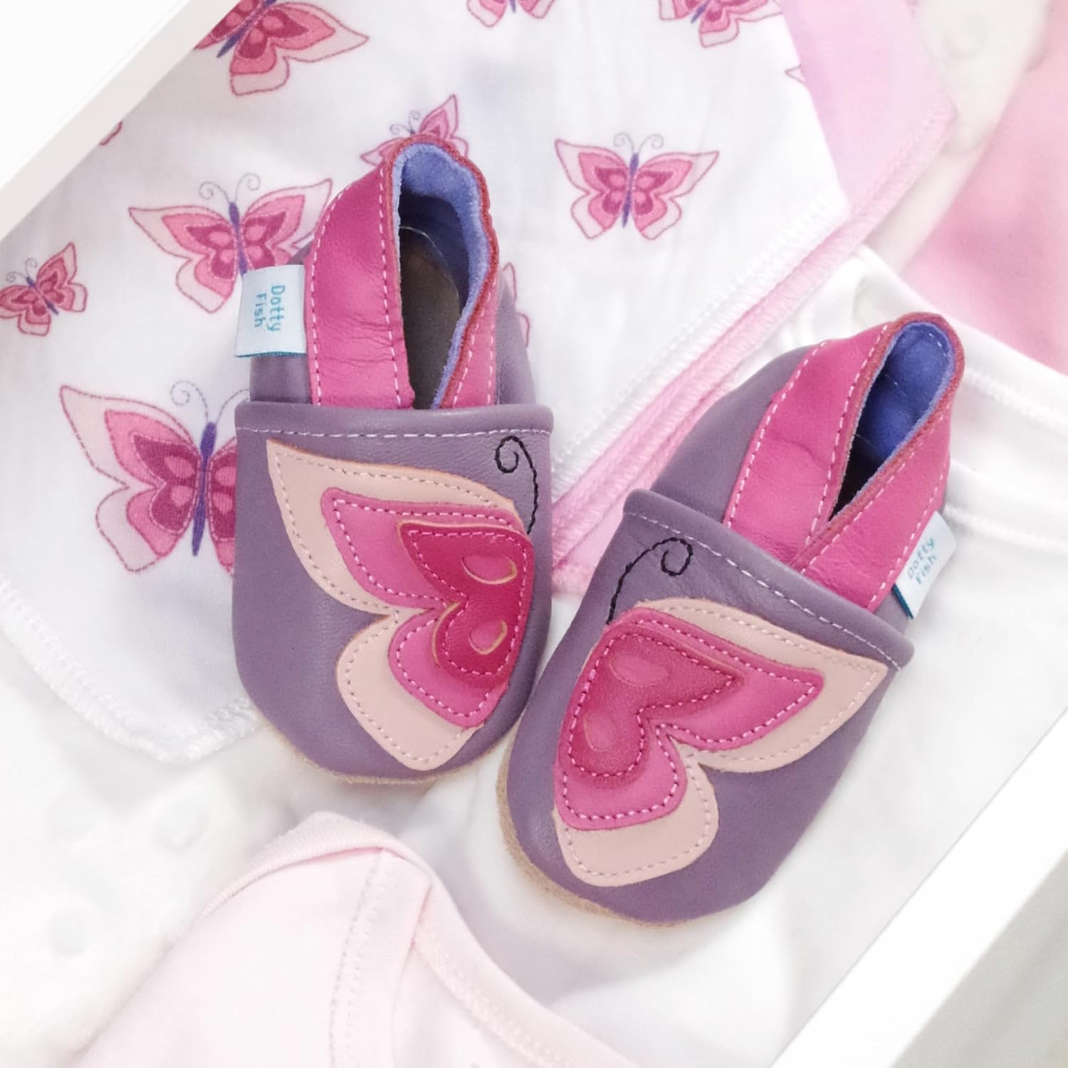 Dotty Fish Soft Leather Baby Shoes, Crawling Shoes, First Walking Shoes with Suede Soles Toddler shoes with flower design for girls. 0 - 6 months to 4 - 5 years. – Bild 3
