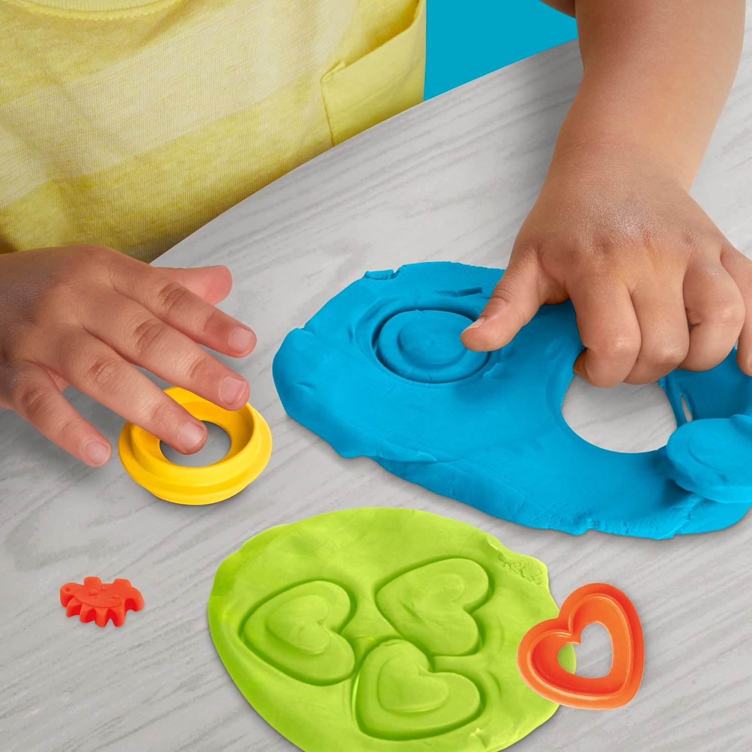 Play-Doh Colourful Dino Dinosaur Toy with Shapes and Tools, Craft Mat and 6 Colourful Tin of Clay, Craft Set and Activity for Girls and Boys and Fans of Dinos from 2 Years – Bild 8
