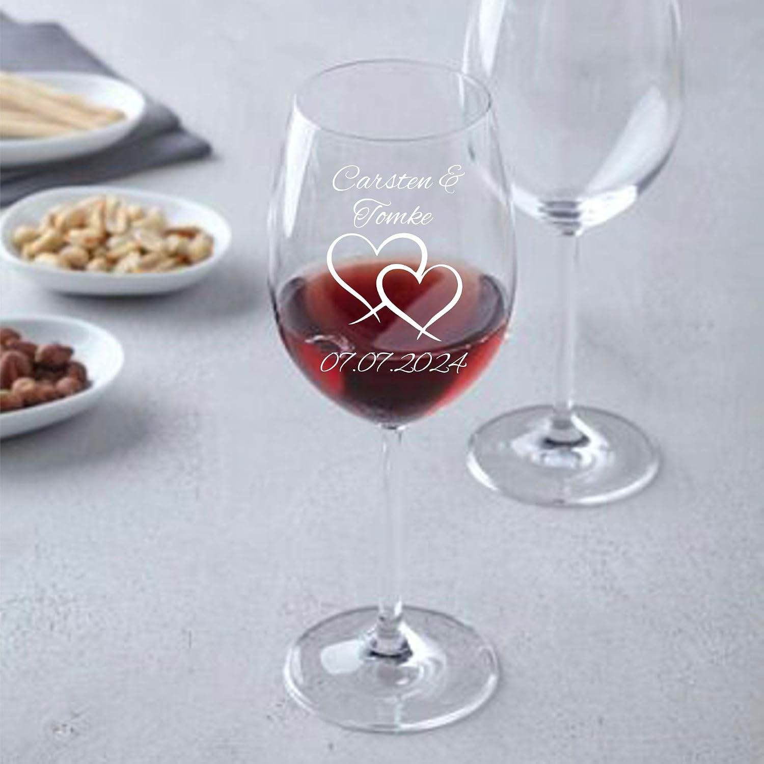 laser-diele Leonardo Wine Glasses with Engraving - Two Hearts - Personalised with Name and Date - Wedding Gift for the Bride and Groom - 460 ml Red Wine – Bild 3
