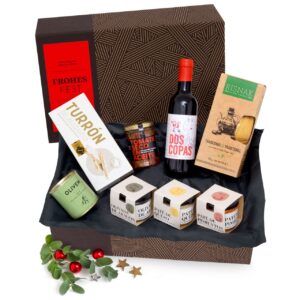 Gift Box Merry Fest – Christmas Delicatessen Gift with Red Wine, Turrón, Elegant Patés, Olives and Dried Tomatoes | For Gourmets | By jamon.de