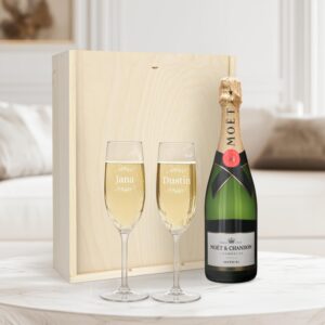 Moët & Chandon Champion Set – The Set Consists of an Elegant Wooden Box, 2 Personalised Champagne Glasses & a Bottle of Moët & Chandon 750 ml