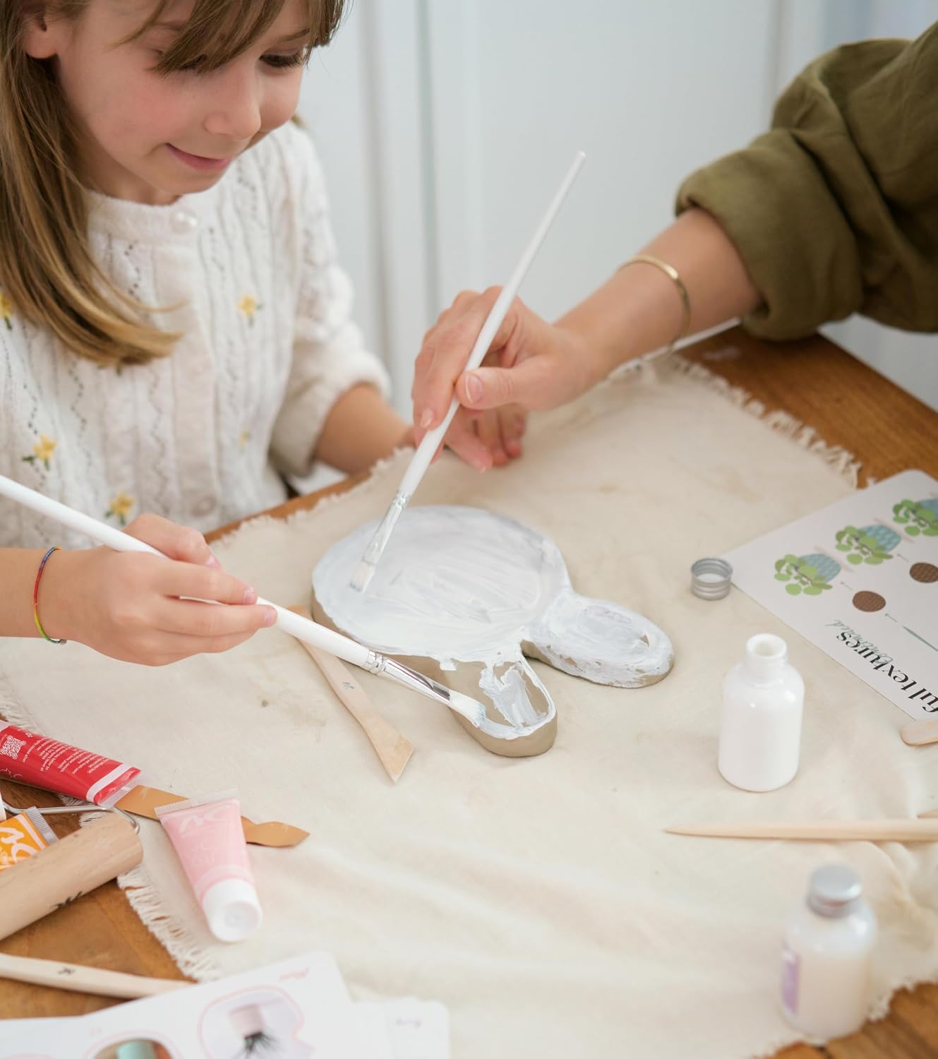 Pottery Set for Home Without Burning - 2 kg Air-Drying Clay with Acrylic Paint Set, Tool & Instructions - DIY Ceramic Craft Set for Beginners, Children & Adults Gift – Bild 4