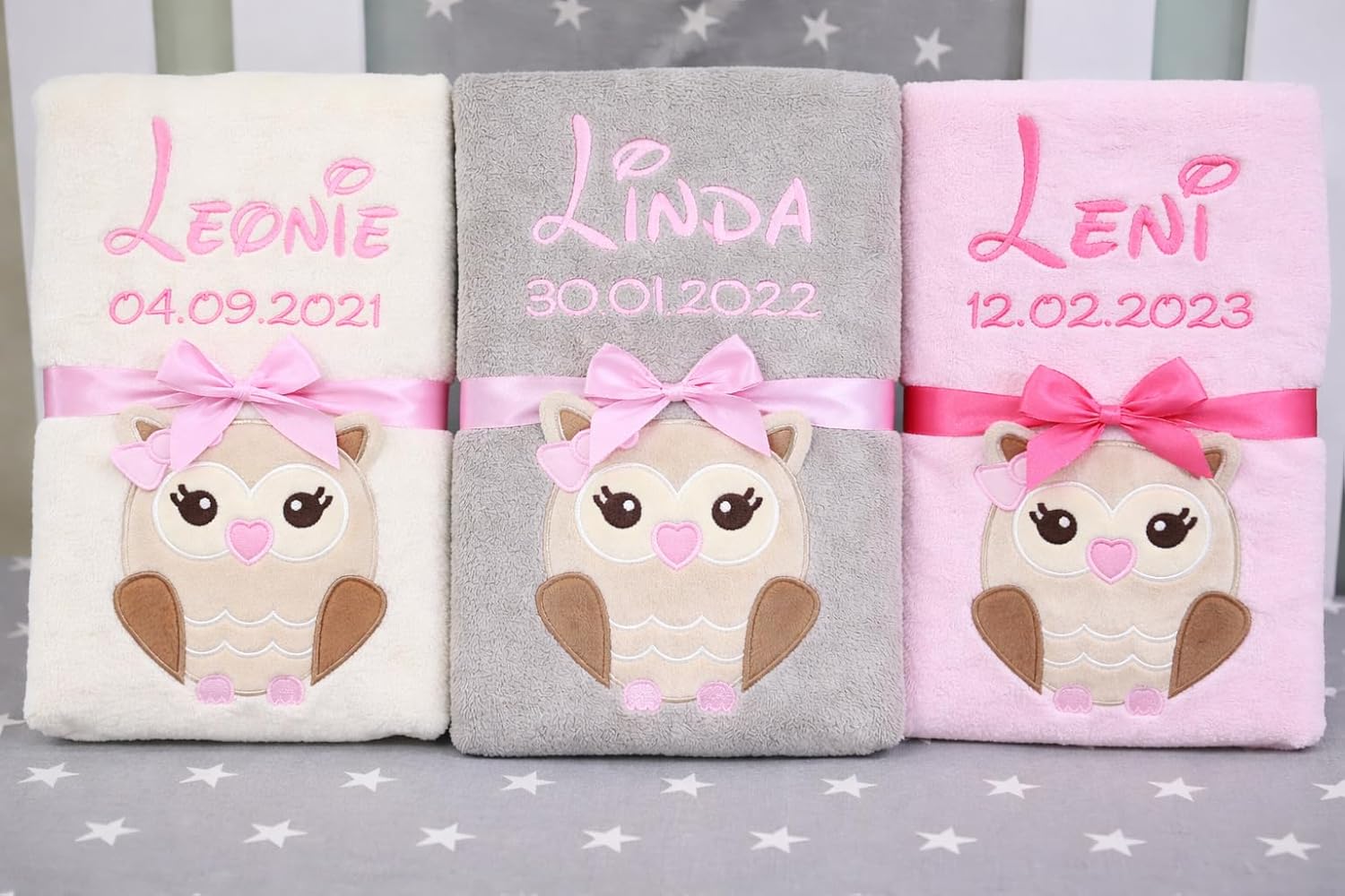 BotoBaby ★ Personalised Baby Blanket with Name & Date Embroidered Birth, Christening, Baby Shower & More ★ 75 x 100 cm ★ (75 x 100 cm + Personalisation) – Bild 4
