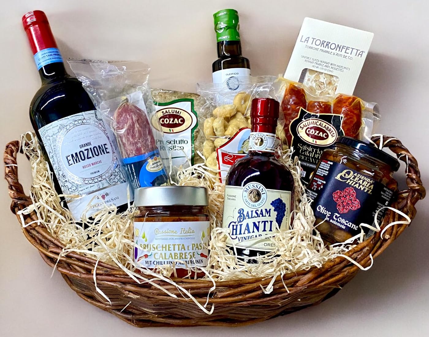 Delicatessen Bella Italy Premium Gift Basket with Selected Italian Delicacies Specialities - Gift Set Italy