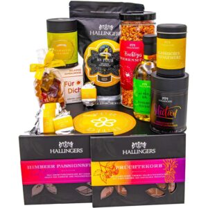 Hallingers Genuss Manufaktur Delicatessen Love Gift Set – XXL Gift Basket „Für Dich“ Large Selection Cereal, Oil, Coffee, Scented Candle, Nougat, Chocolate, Iced Tea & More, Gift Idea for Men and