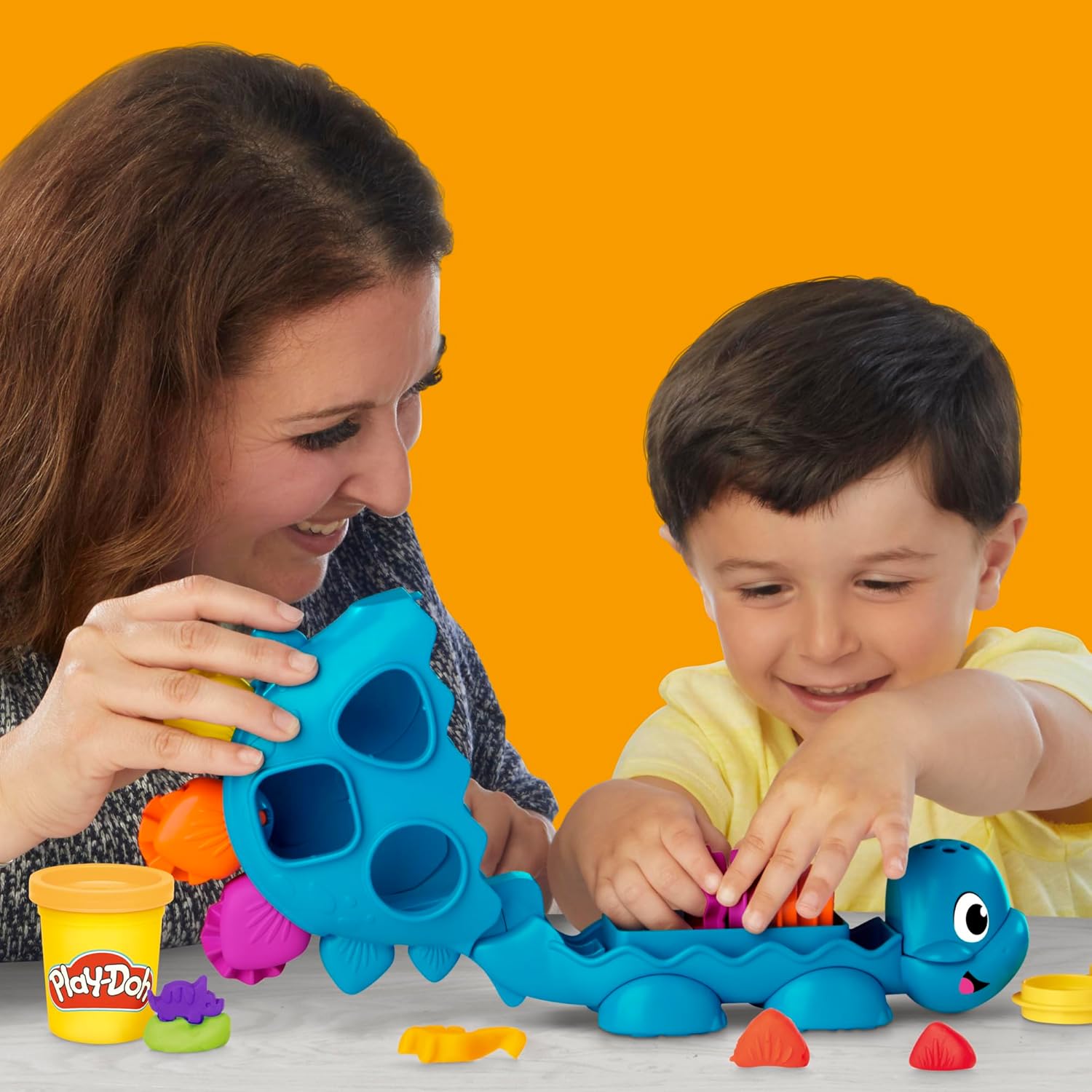 Play-Doh Colourful Dino Dinosaur Toy with Shapes and Tools, Craft Mat and 6 Colourful Tin of Clay, Craft Set and Activity for Girls and Boys and Fans of Dinos from 2 Years – Bild 7