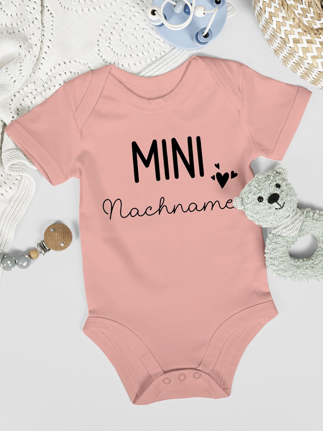 Geschenk mit Namen personalisiert by Shirtracer - Body Boy Girl - Mini Last Name | Pregnancy Announcement Gift Birth Baby – Bild 8
