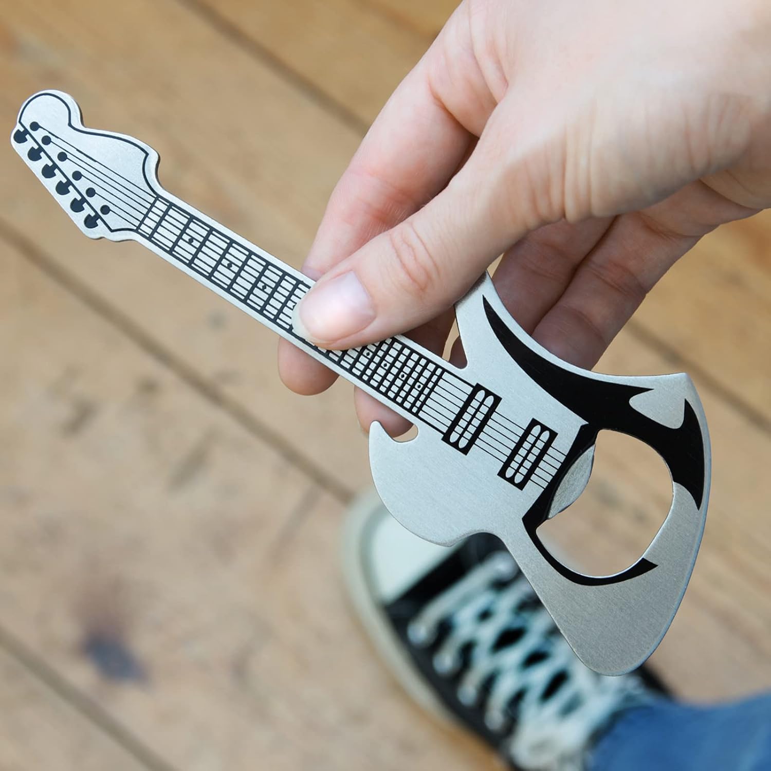 Suck UK Rocker Arm Blade | Beer Bottle Opener & Bar Accessories | Kitchen Appliances and Appliances for Rock Star Drinkers | Home Bar Accessories | Beer Gifts – Bild 7