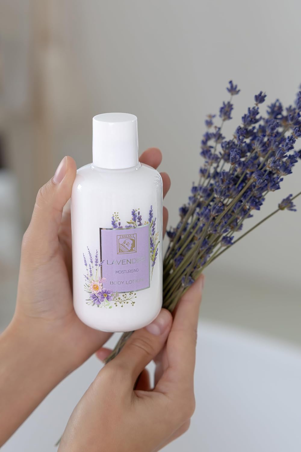 Accentra Shower Set Women Gift Set Lavender in Beautiful Gift Box - 4-Piece Care Set with Shower Gel, Body Lotion, Body Butter and Mesh Sponge - Gift Set for Valentine's Day & Mother's Day – Bild 12