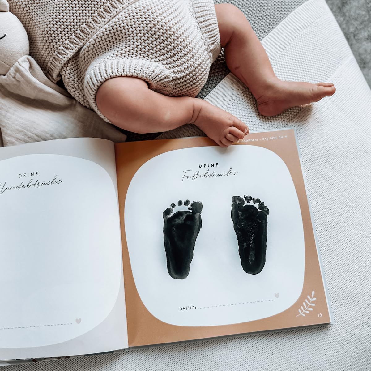 Lebenskompass Baby Album My First Year "Pure" with Over 75 Stickers and Saying Card Extra - A Baby Book to Enter - The Baby Diary & Memory Book for Girls and Boys – Bild 3