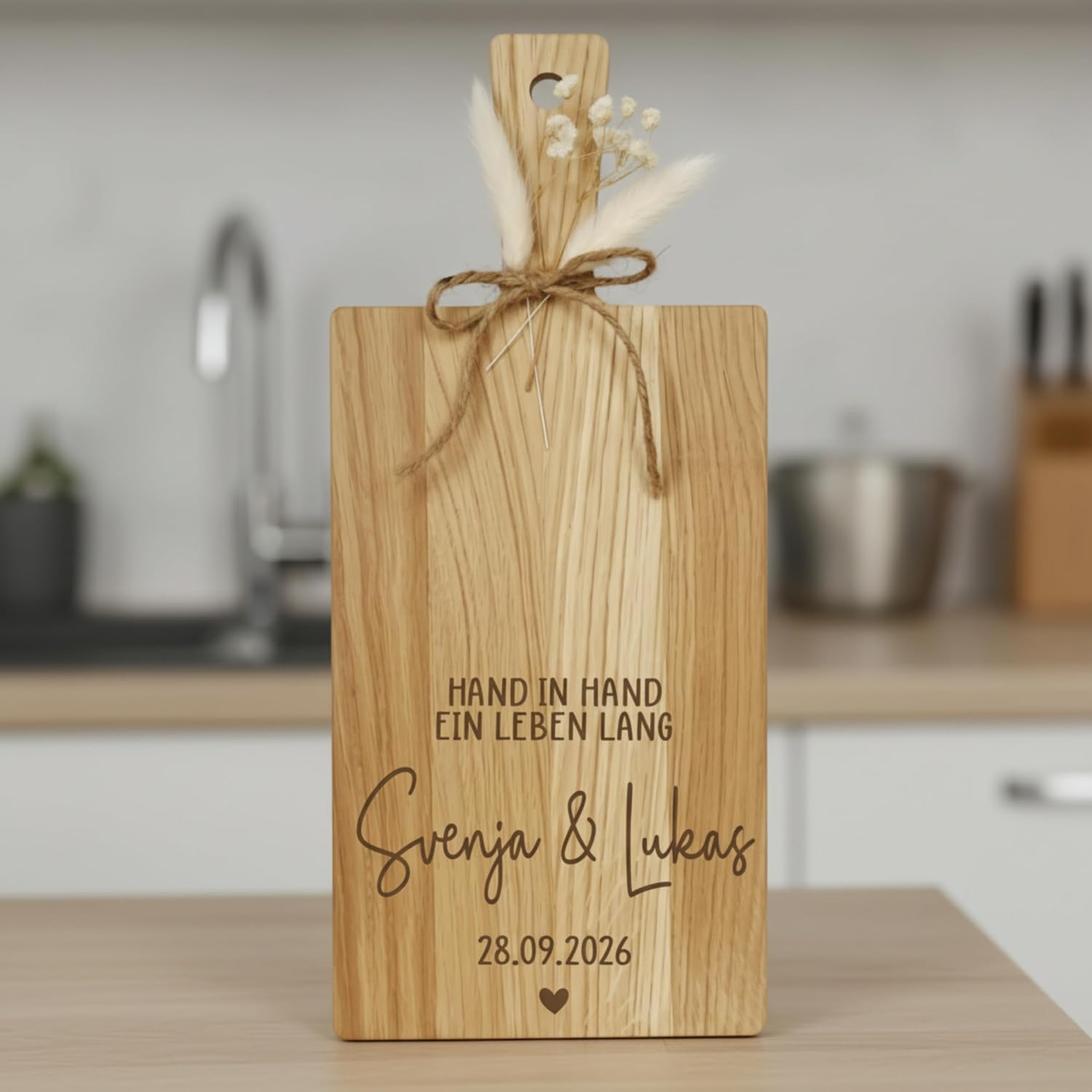 Personalised Wedding Gift Oak Chopping Board, Hand in Hand for a Lifetime, with Name and Date Engraving, 34 x 15 cm, Serving Board with Jute Bow and Dried Flowers – Bild 3