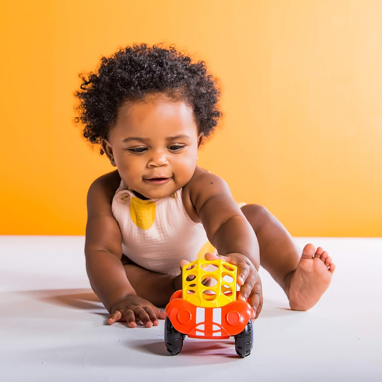 Oball Toy Car with Rattle Assorted Colours - Pack of 1 – Bild 5