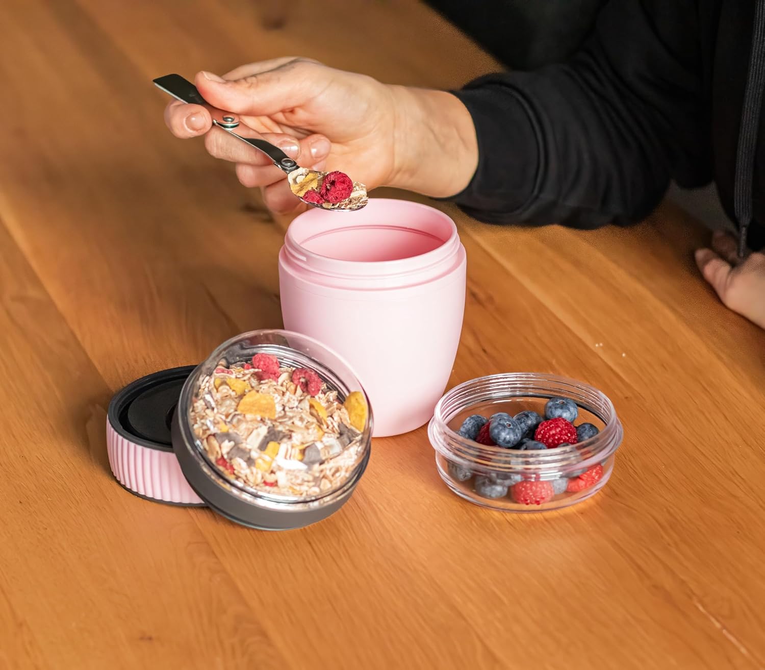 Milu Cereal Cup to Go, 400 ml, MüsliMax, Plastic Yoghurt Cup for Cereal, Leak-Proof Cup with Spoon for Yoghurt/Porridge (Pink) – Bild 7