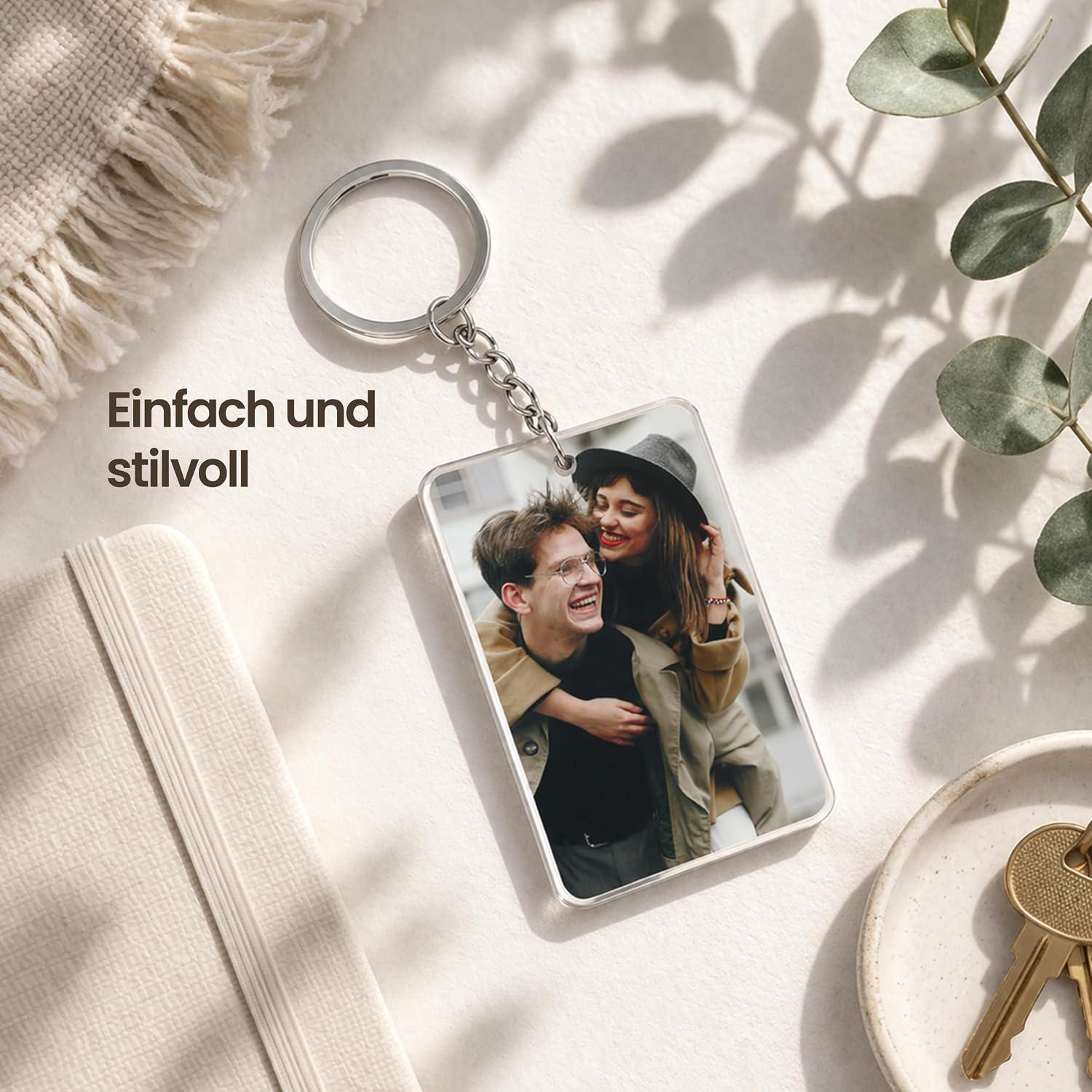 Meinearmbänder® Personalised Photo & Engraved Keyring - Square Acrylic Pendant - Perfect for Family Photos, Birthday & Anniversary - Gift for Couples, Friends & Family – Bild 4