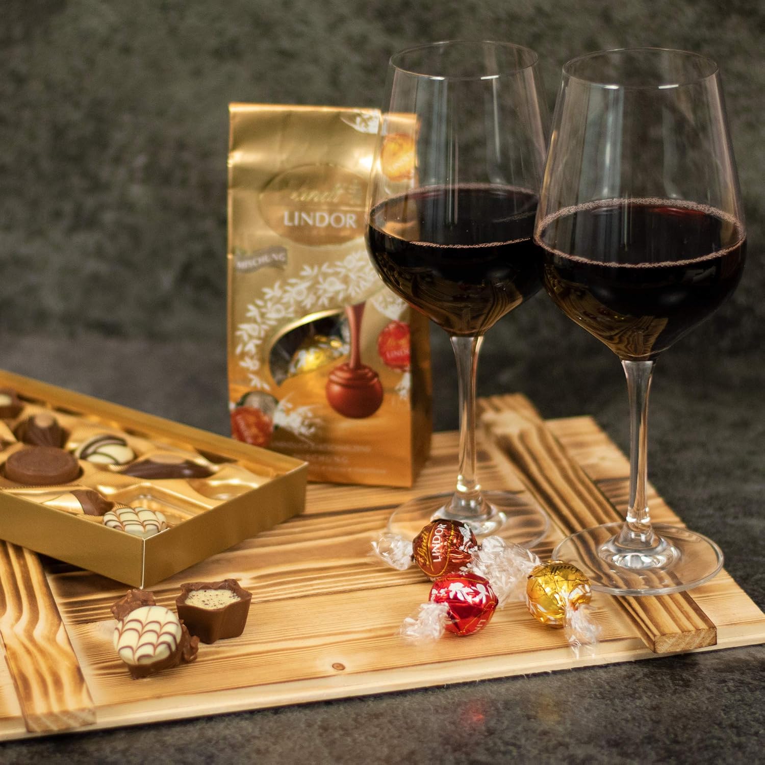 Milan Gift Set, Gift Basket Filled with Red Wine & Lindt Chocolates, Wine and Chocolate Gift Basket for Men and Women for Birthday, Thank You, Mother's Day – Bild 7