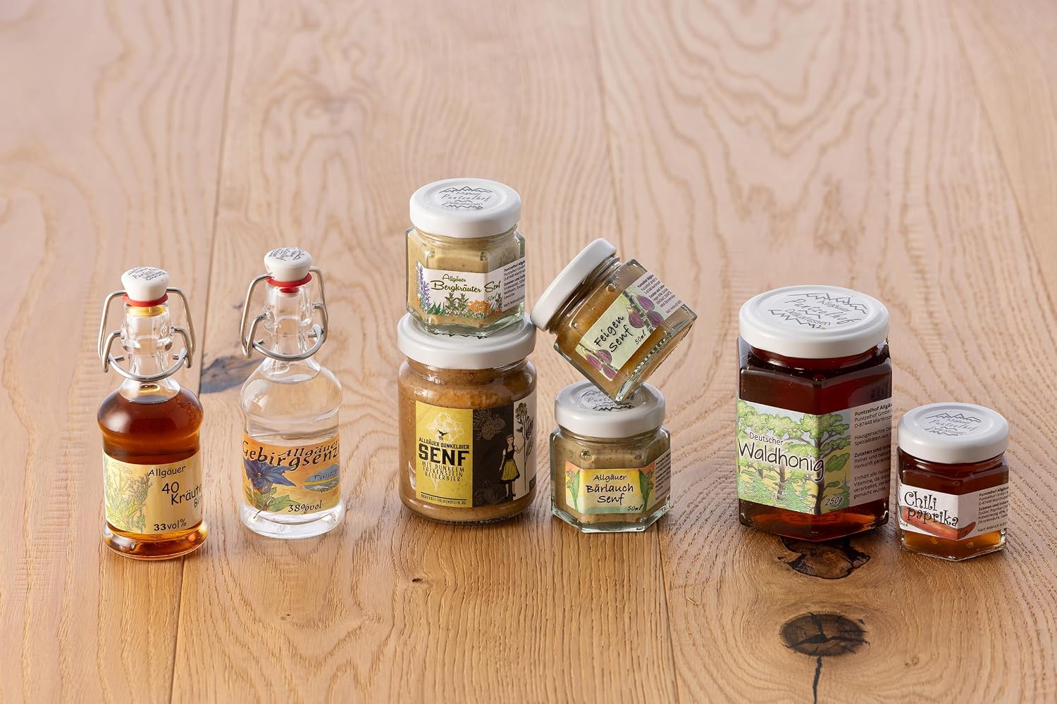 Allgäuer Delikatessen Gift Basket | Delicatessen Gift Set with Dark Beer, Mountain Herbs, Fig and Wild Garlic Mustard, Forest Honey, Chilli Spread, Gentian and Herbal Brandy – Bild 4