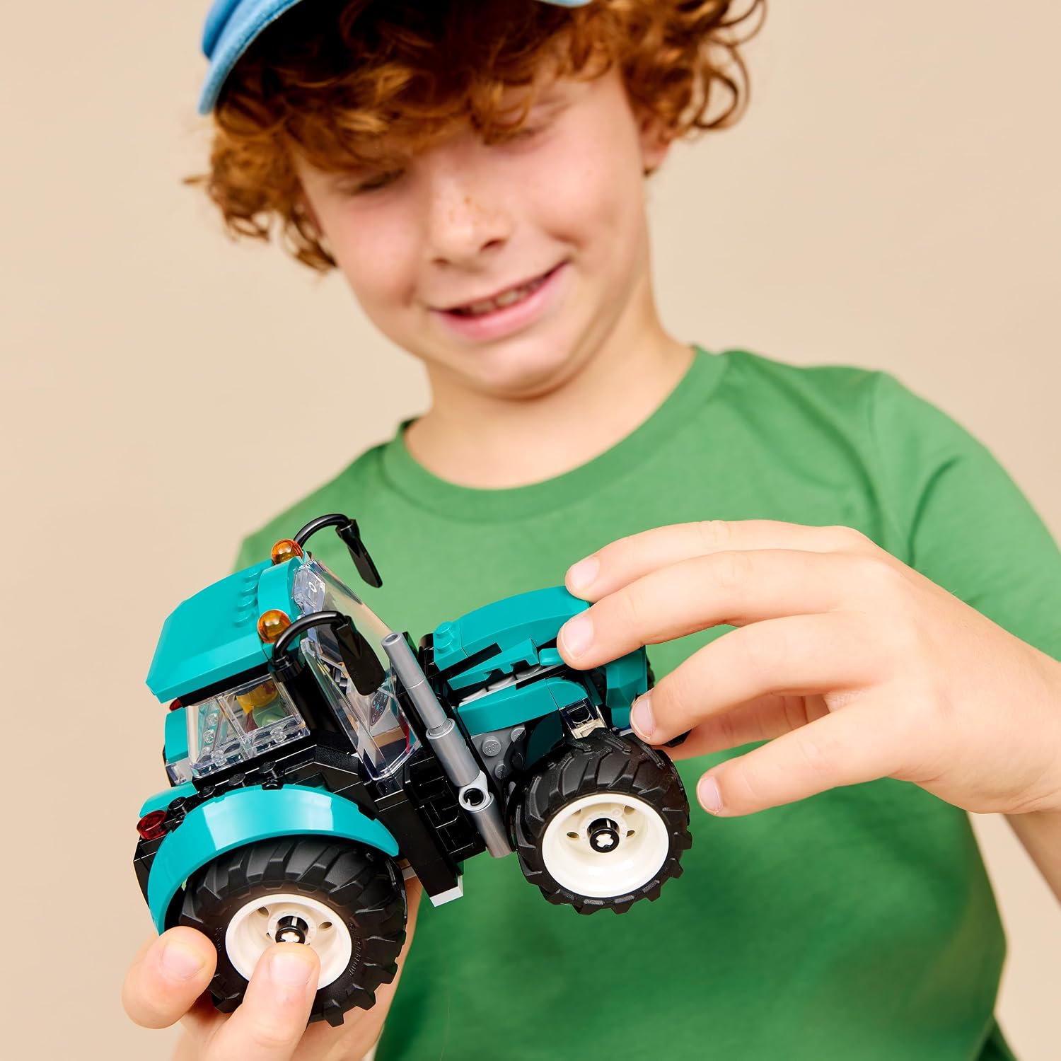 LEGO City Tractor, Toy Farm Vehicle, Model Building, with Farmer Mini Figure, Birthday Gift for Boys Aged 6 Years and Over and Technology Fans, 60498 – Bild 9