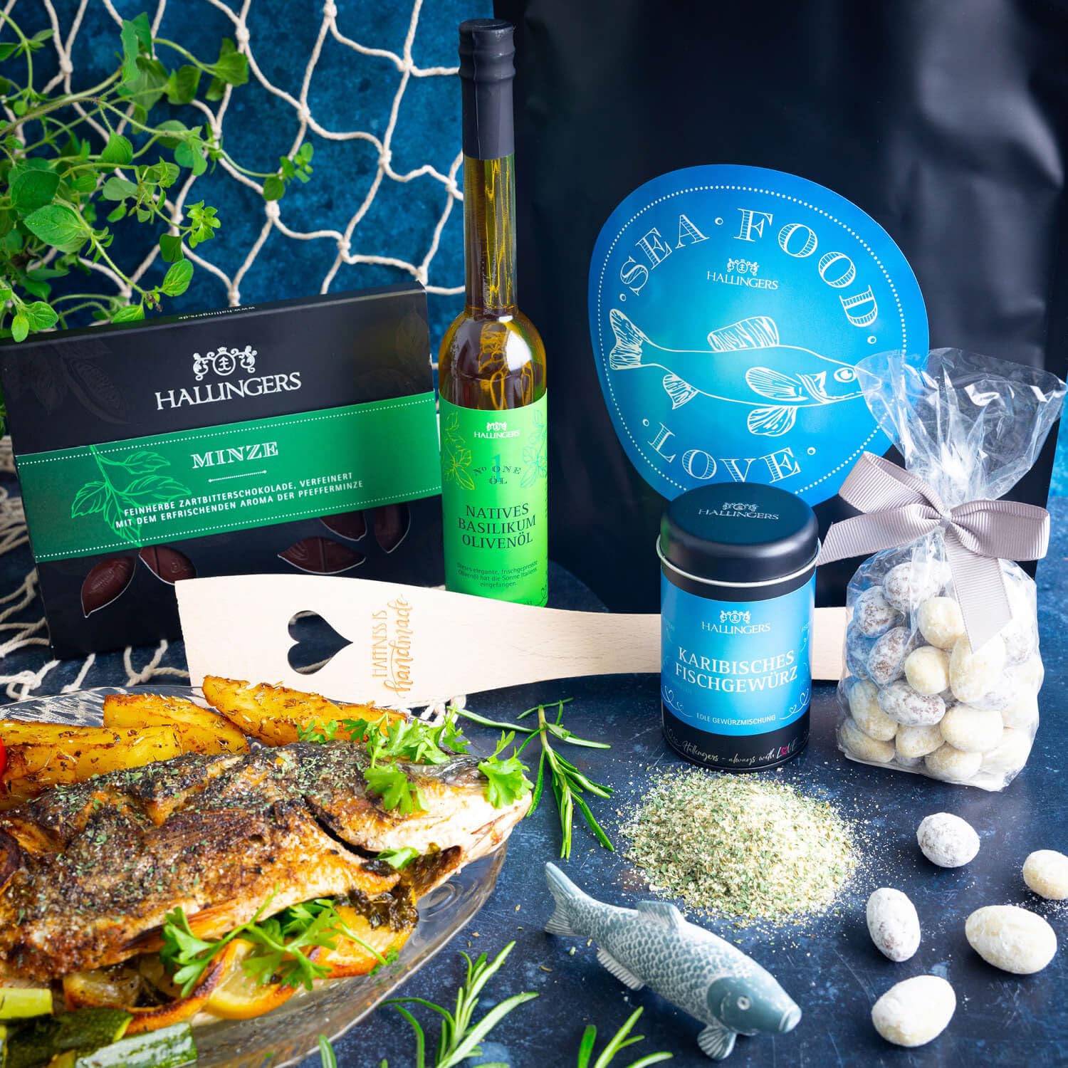 Hallingers Genuss Manufaktur Delicatessen Gift Set – XXL "Sea Food" Wonder Bag Large Barbecue Party Gift Chocolate, Fish Spice, Olive Oil, Nougat & More, Gift Idea for Men and Women – Bild 2