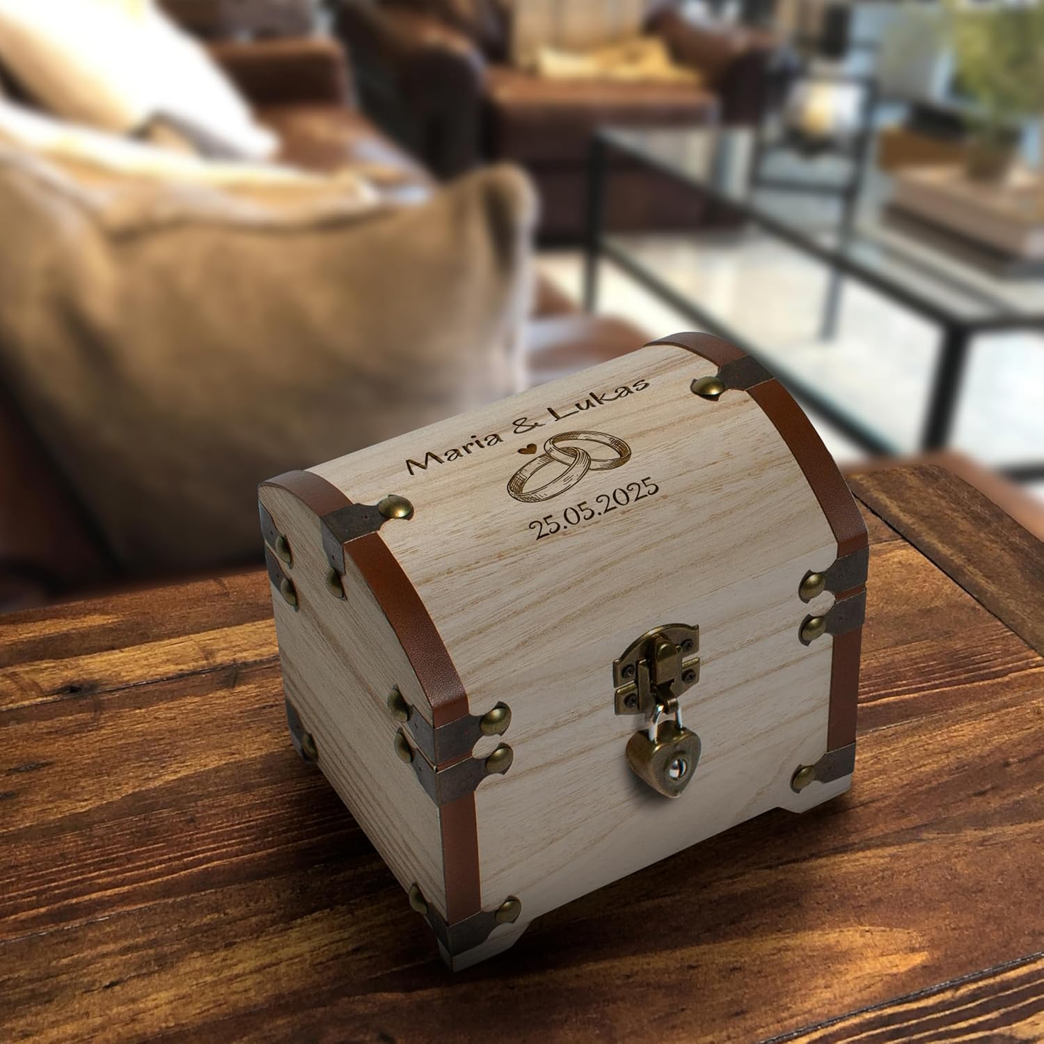 True Statements Personalised Treasure Chest with Engraving & Lock - Wedding Gift for Bride and Groom - Money Gift Packaging Wedding - Memory Box Treasure Chest - Wood, 14.5 x 11.5 x 13 cm – Bild 5