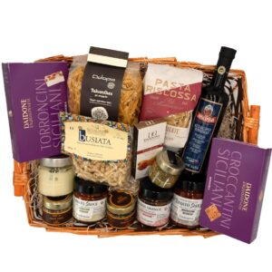 Die Scheune GmbH – Gift Basket Italy Caesar with Appetizers, Pasta, Tomato Sauce, Pesto and Patés from Italy and the Mediterranean – Delicatessen Gift Basket Deluxe Premium
