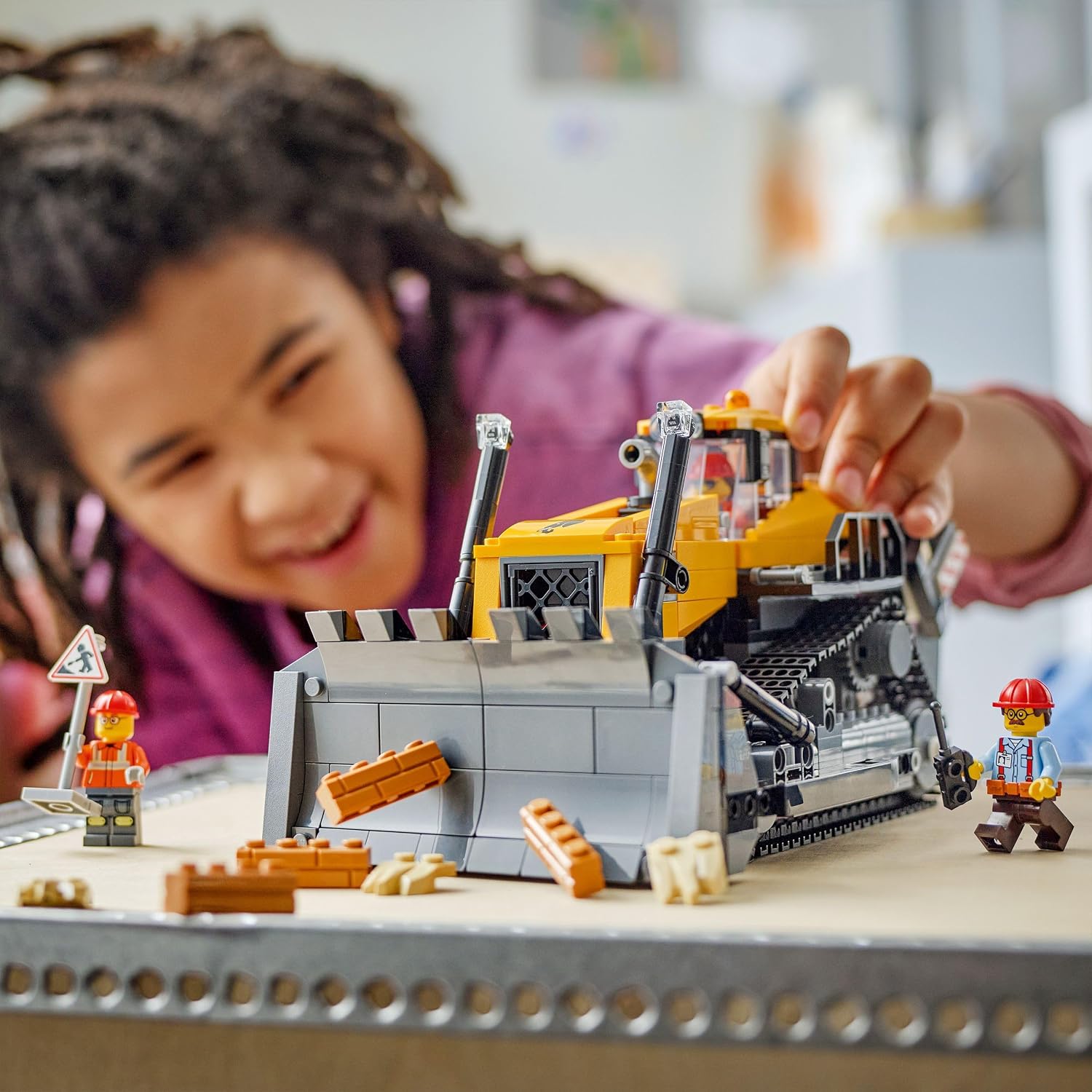 LEGO City Yellow Bulldozer Set - Toy Construction Site, Construction and Play Set - Realistic Construction Machine with Driver and 2 Construction Workers - Gift Idea for Children from 8 Years - 60466 – Bild 9