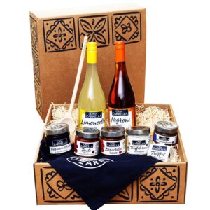 Casa Zarrella Romantic Box for Connoisseurs with Alcohol – Romantic Antipasti Gift Box with 6 Italian Specialities & 2 Aperitif Drinks