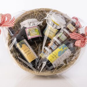 Allgäuer Delikatessen Gift Basket Fruity | Gourmet Gift Set with Fruit Spread, Jam, Honey and Liqueur Including Gift Basket