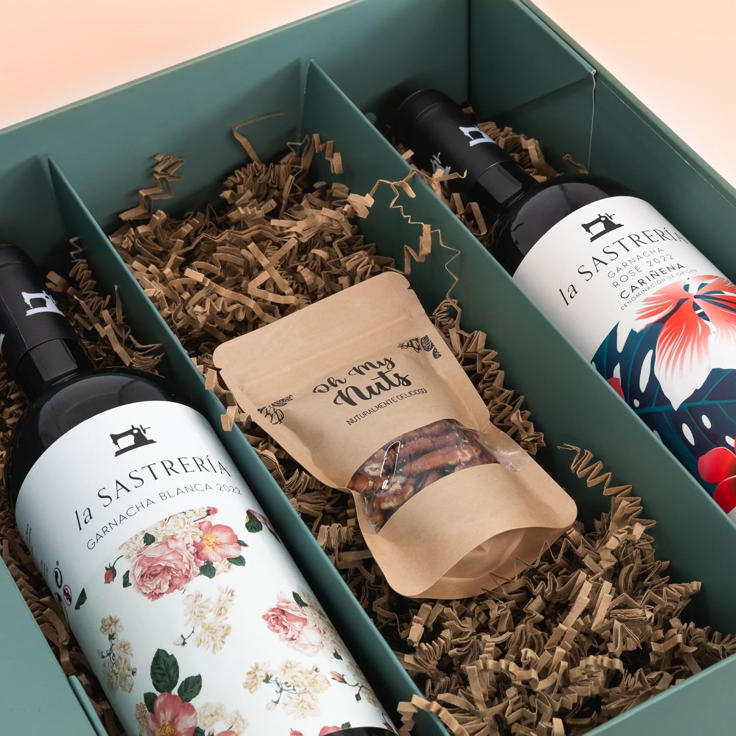 Wine Box Spain with Organic Walnuts - Premium Gift Set with Garnacha White Wine & Carinena Rose by La Sastreria, Perfect for Wine Lovers and Special Occasions – Bild 4
