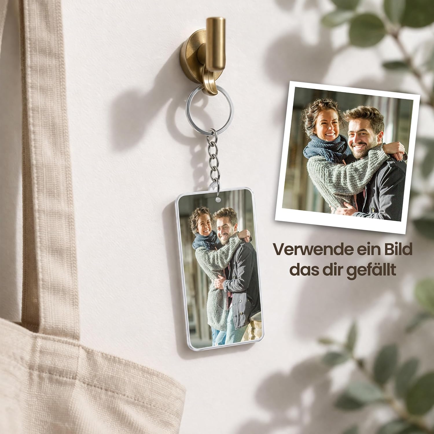 Meinearmbänder® Personalised Photo & Engraved Keyring - Square Acrylic Pendant - Perfect for Family Photos, Birthday & Anniversary - Gift for Couples, Friends & Family – Bild 3