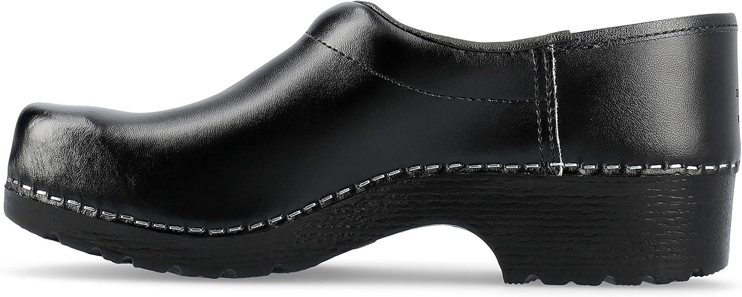 SIKA Traditional Unisex Casual Clogs, Wide Cut Closed Clogs Without Toe Cap, Non-Slip, Shock-Absorbing PU Outsole, Water-Repellent Permair Leather Shoes, Comfortable for Everyday Use