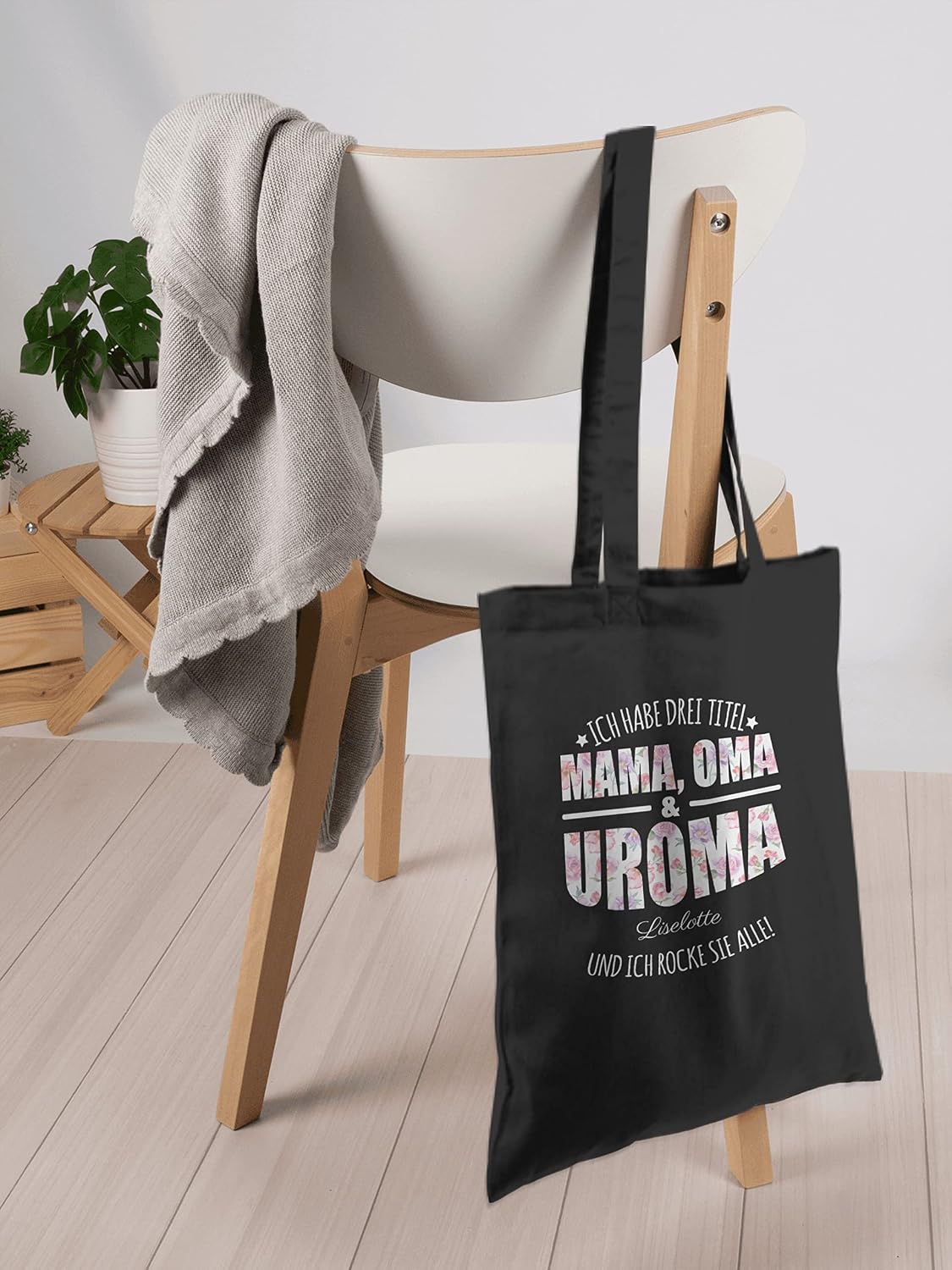 Geschenk mit Namen personalisiert by Shirtracer - Cotton Bag - Grandmother - Ich habe drei Titel Mama, Oma und Uroma - Uromas Gifts Mother's Day Great Grandmother Gift – Bild 3