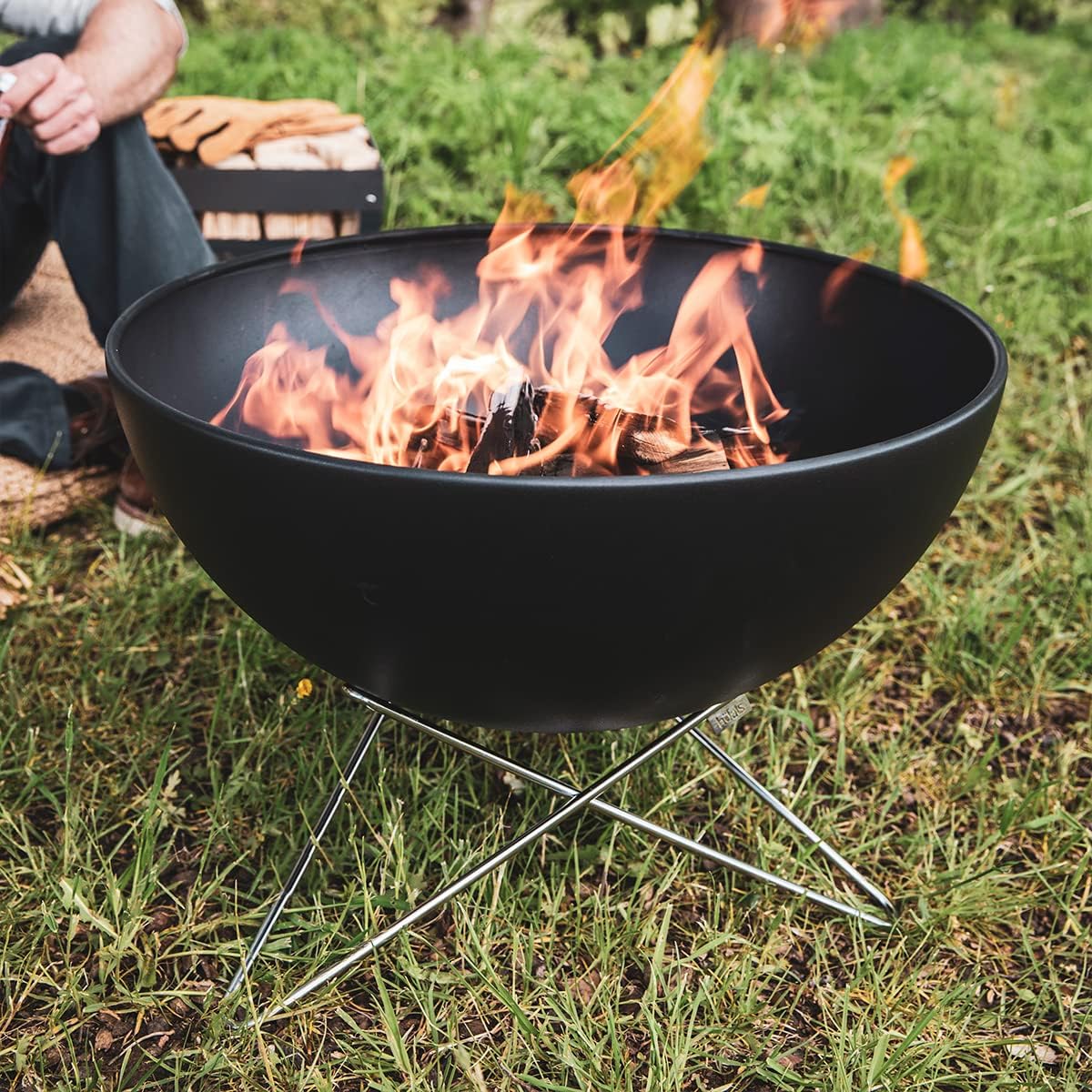 höfats - Bowl 57 Fire Bowl with Stainless Steel Star Base - Low Smoke Burning - Fire Pit with Plancha Grill Plate and Cooking Grate - Tilting Fire Basket Enamelled Steel, Black, Diameter 57 cm – Bild 9
