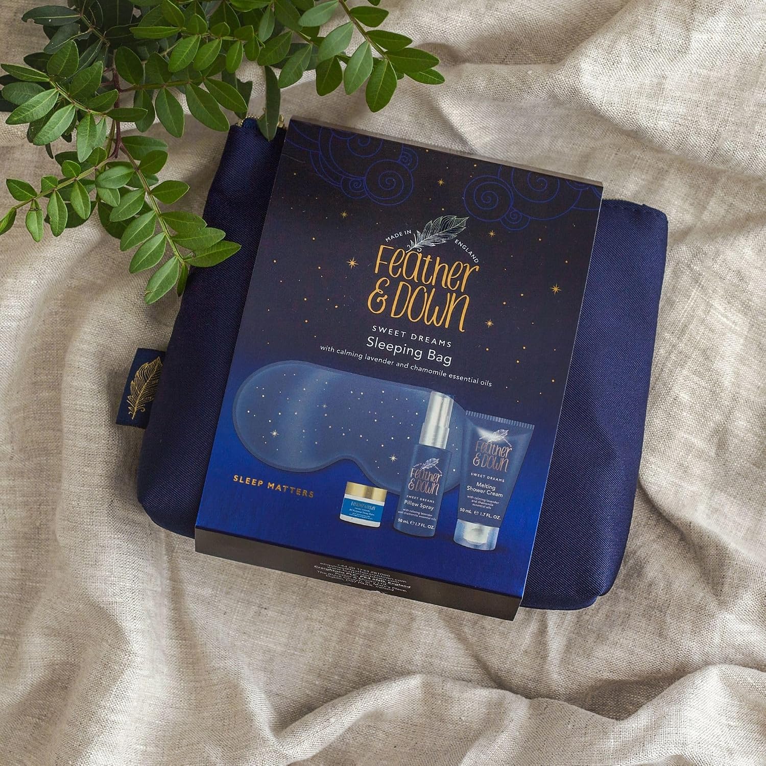 Feather & Down Sleeping Bag Gift Set (Luxury Eye Mask, Sleep Balm, Pillow Spray, Shower Cream) - With Soothing Lavender & Chamomile Essential Oils - Cruelty Free Vegan – Bild 4