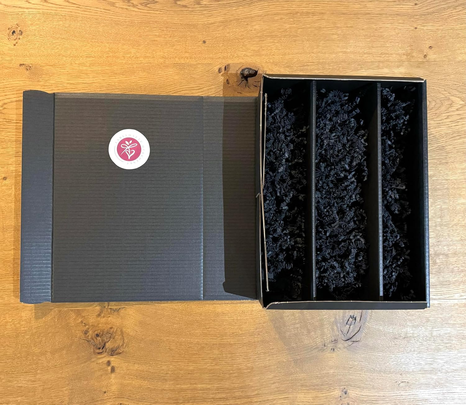 Rose Wine Gift Set with Chocolate Truffle and Amaretti – Bild 8