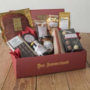 Holiday present no. 44 with all kinds of delicatessen such as cat ham, holiday jam, forest honey, fruit tea, tomato liver sausage, finest truffles and much more.