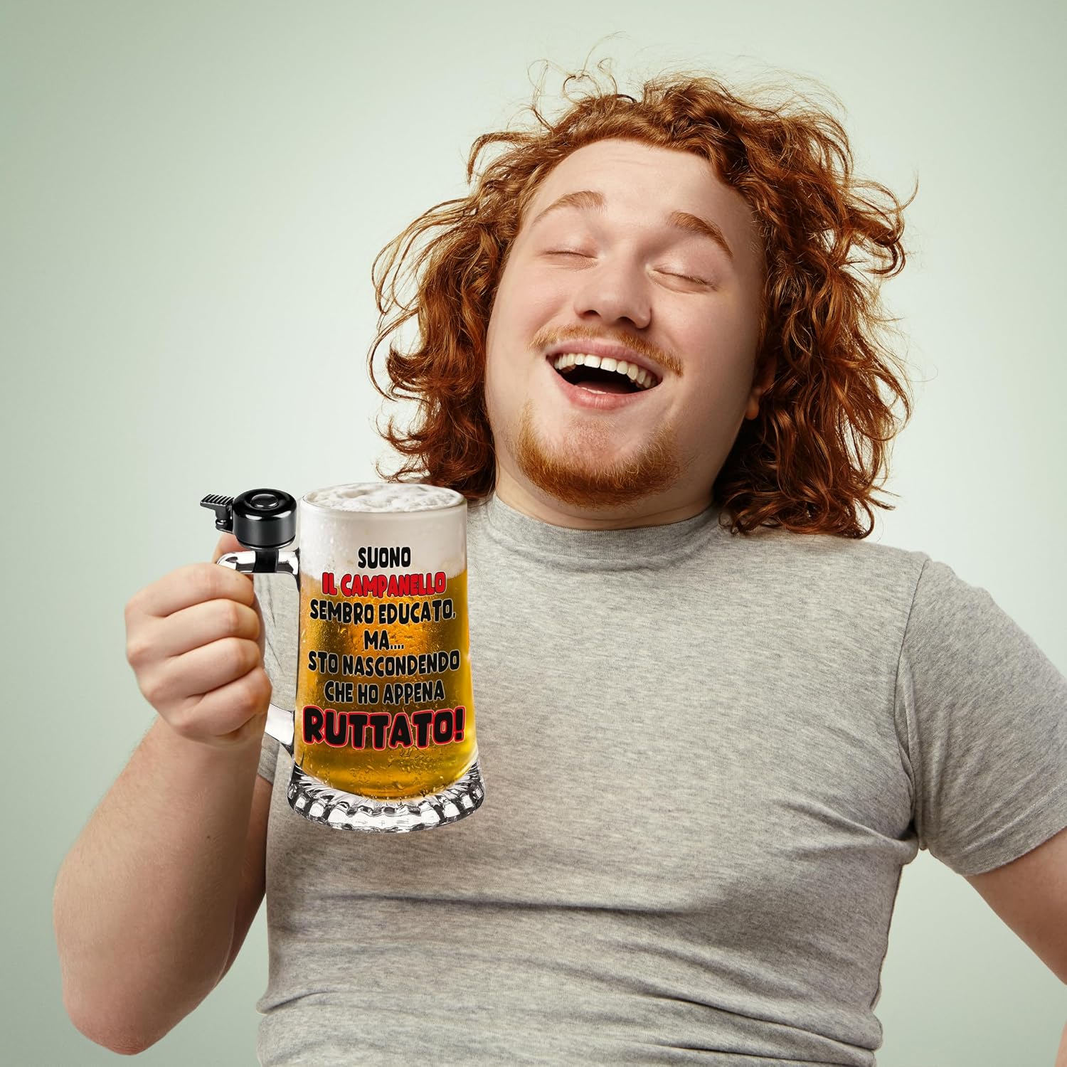 Glass Beer Mug with Bell - Coloured Print "Sound Die Glocke sieht höflich aus, aber ... ich verstecke, dass ich gerade gebrochen!!" - Funny Gift Idea for Friends and Parties – Bild 2