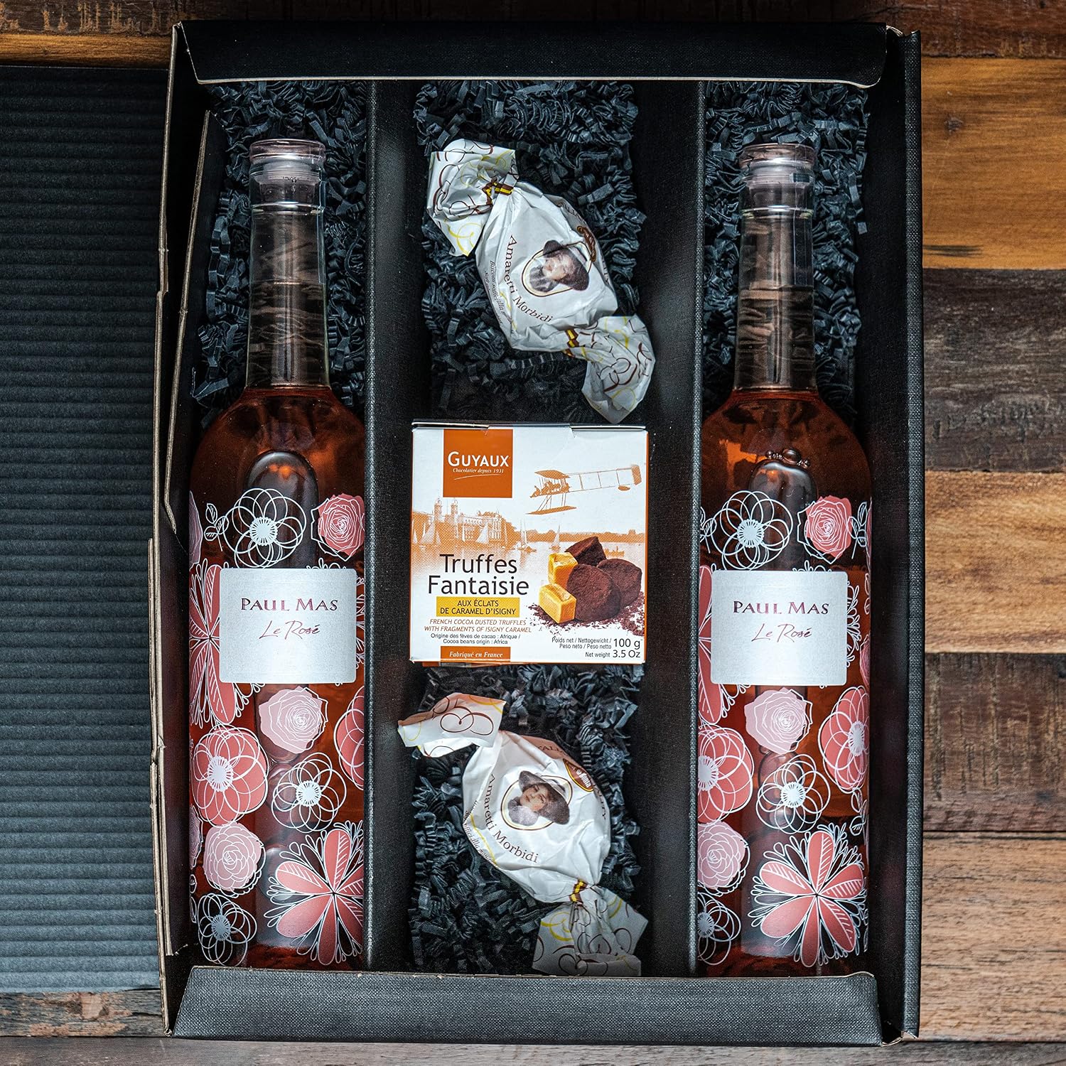 Rose Wine Gift Set with Chocolate Truffle and Amaretti – Bild 7