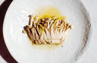 Enokitake Mushi-yaki – Rezept aus „The Gourmand’s Mushroom“