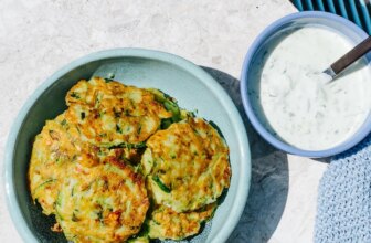 Griechische Zucchini-Bratlinge – Rezept von Carolina Doriti