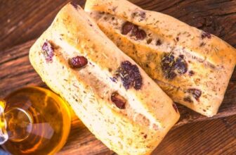 Krosses Oliven-Ciabatta mit Kräutern – Oma Kocht
