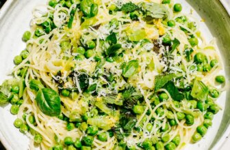 Tagliarini mit Erbsen und Lauch – Rezept von Mateo Zielonka