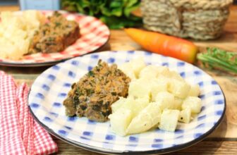 Bärlauch-Karotten-Hackbraten mit cremigem Bratkohlrabi – Happy Carb Rezepte