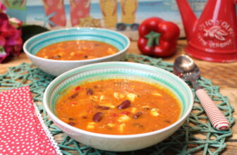 Tomaten-Ajvar-Suppe mit Feta – Happy Carb Rezepte