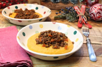 Wildschwein-Pilz-Bolognese mit weihnachtlichem Mandel-Kürbispüree – Happy Carb Rezepte