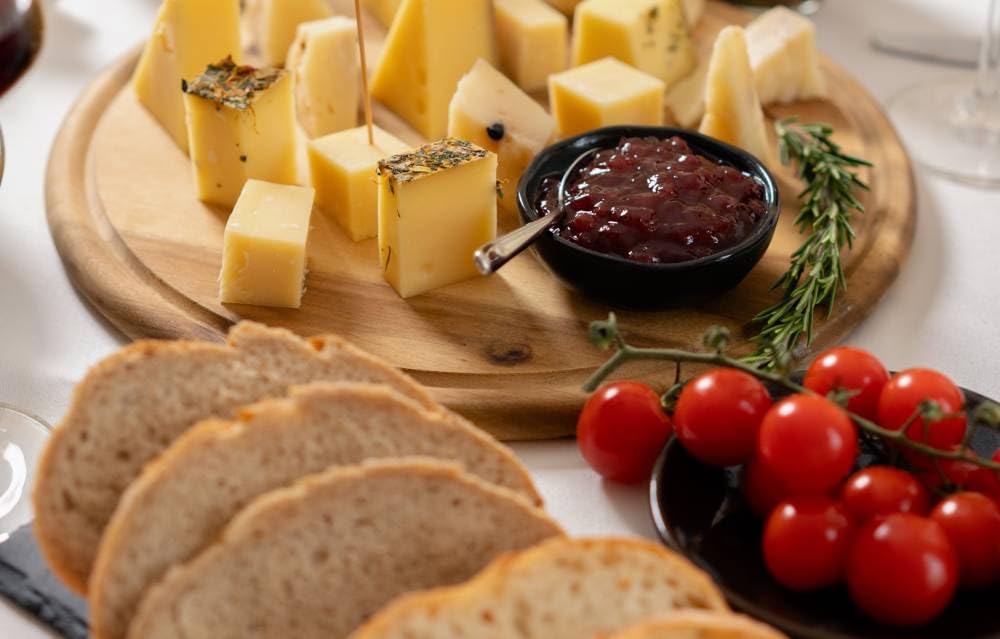 Almgourmet - "Brotzeitteller" Compilation of 3 Tyrolean specialities - with bacon, mountain cheese and roots – Bild 7
