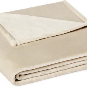 Amazon Basics Soft Fluffy Fleece Throw Blanket, Cosy Non-Heated Sofa Throw, 127 cm x 152 cm, Beige, Soft, Fluffy, Warm, Cuddly Blanket for Couch and Sofa