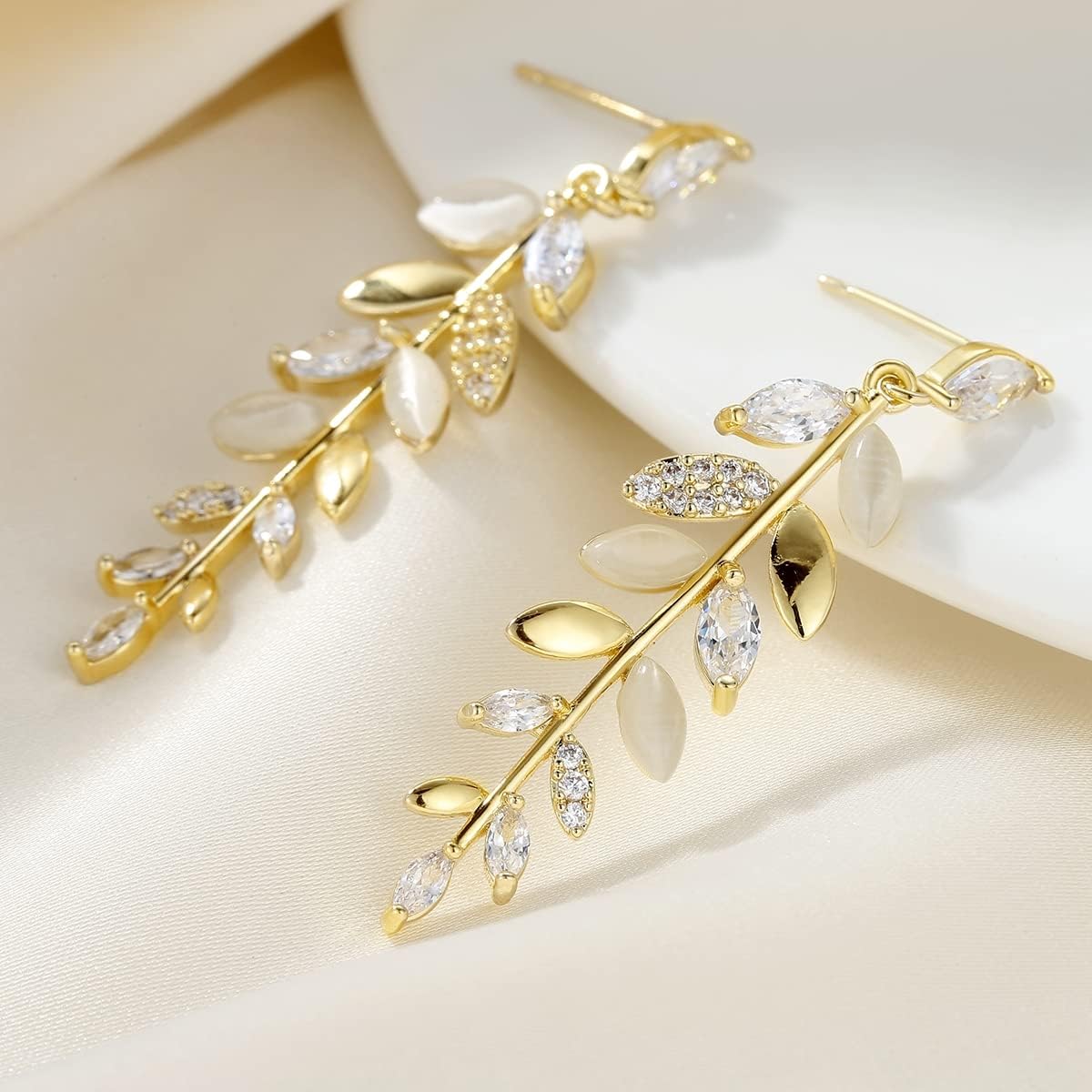 Earrings Women's Gold, Leaf Earrings, Hanging Drop Earrings, Long Drop Earrings with AAA Zirconia, Earring Ear Boutons, Gold Jewellery, Hypoallergenic Ear Cup Jewellery for Girls (Gold) – Bild 3
