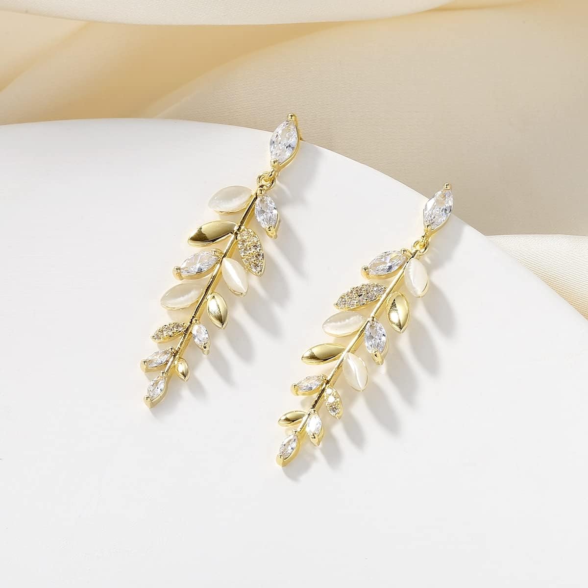 Earrings Women's Gold, Leaf Earrings, Hanging Drop Earrings, Long Drop Earrings with AAA Zirconia, Earring Ear Boutons, Gold Jewellery, Hypoallergenic Ear Cup Jewellery for Girls (Gold) – Bild 4